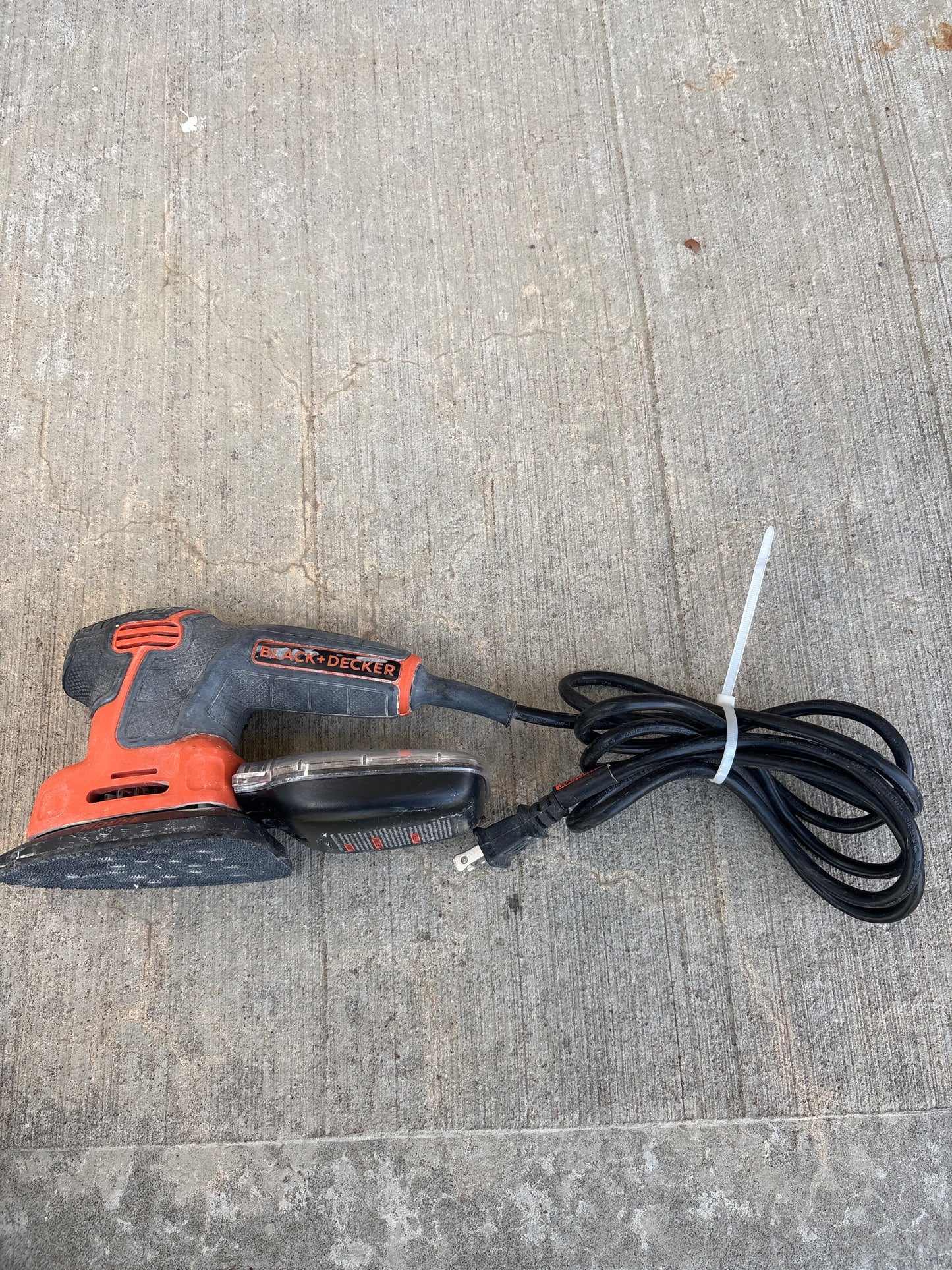 Black & Decker Mouse Palm Sander – Rental