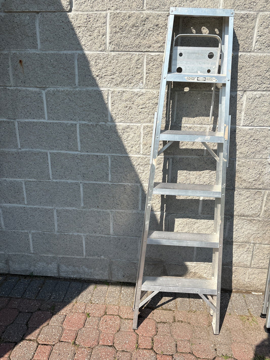 Reynolds 376 6' Medium Duty Aluminum Step Ladder Rental