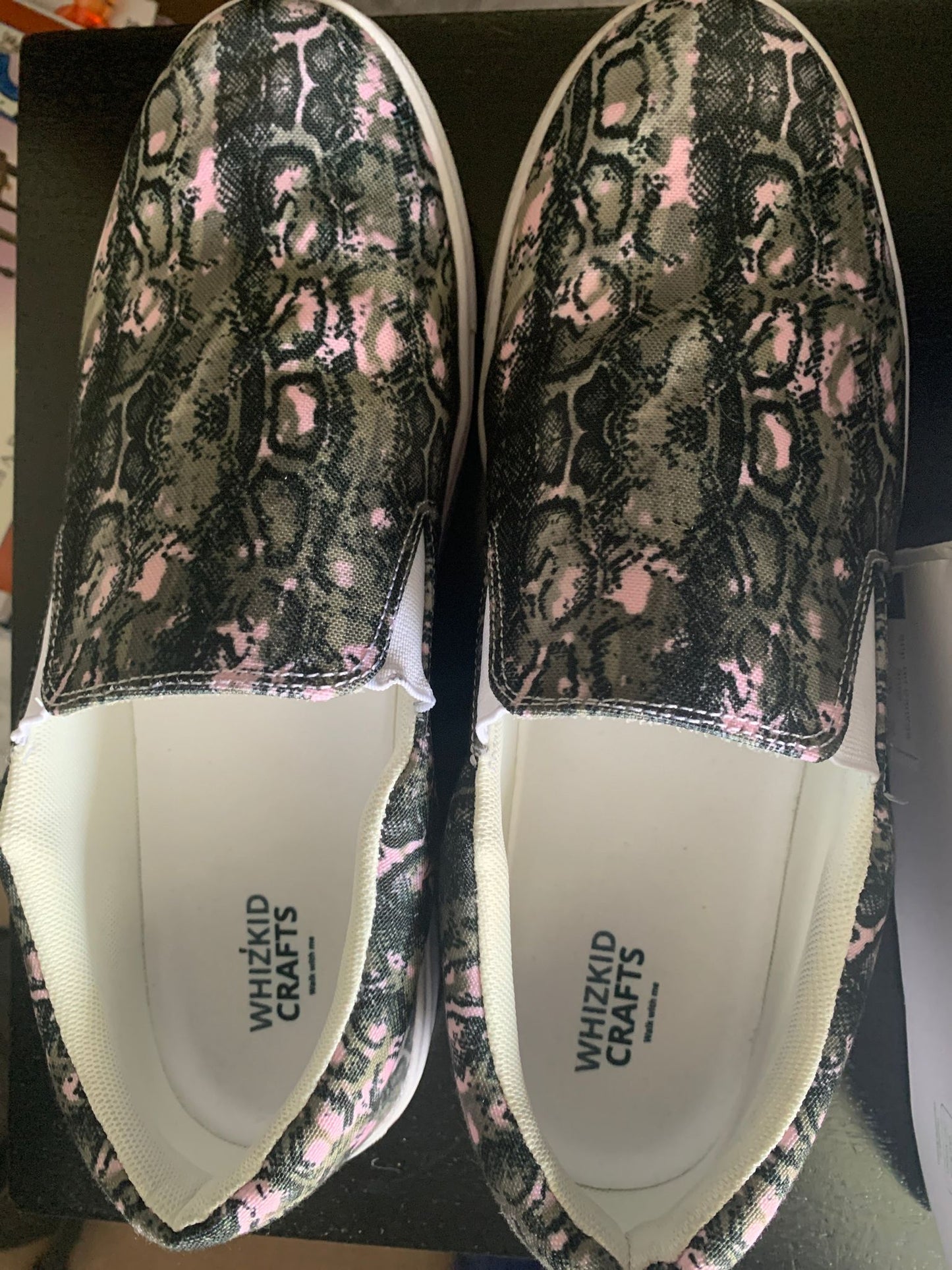 Shoes Slip on no laces